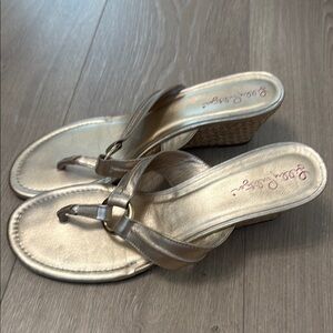 Lilly Pulitzer Gold Wedge Sandals 9.5  like new